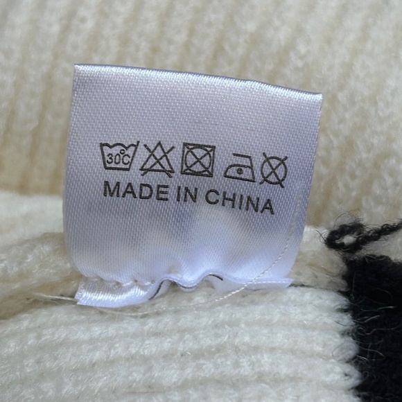 NWOT Soft knit cardigan with gold zip closure, One size. - Picture 5 of 10